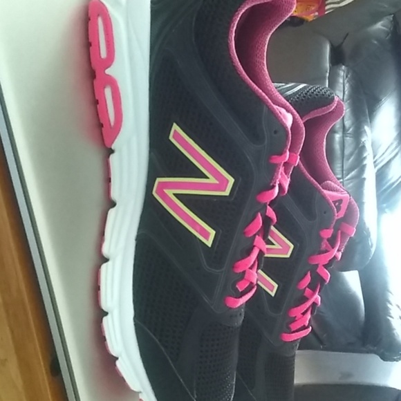 Ladies New Balance running course - Picture 3 of 3